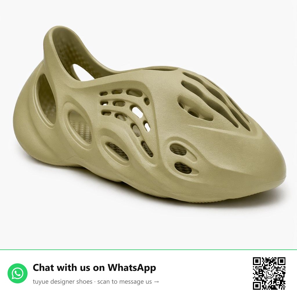 Sculpted Foam Clog Runner · Sulfur