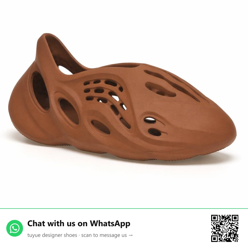 Sculpted Foam Clog Runner · Clay Red